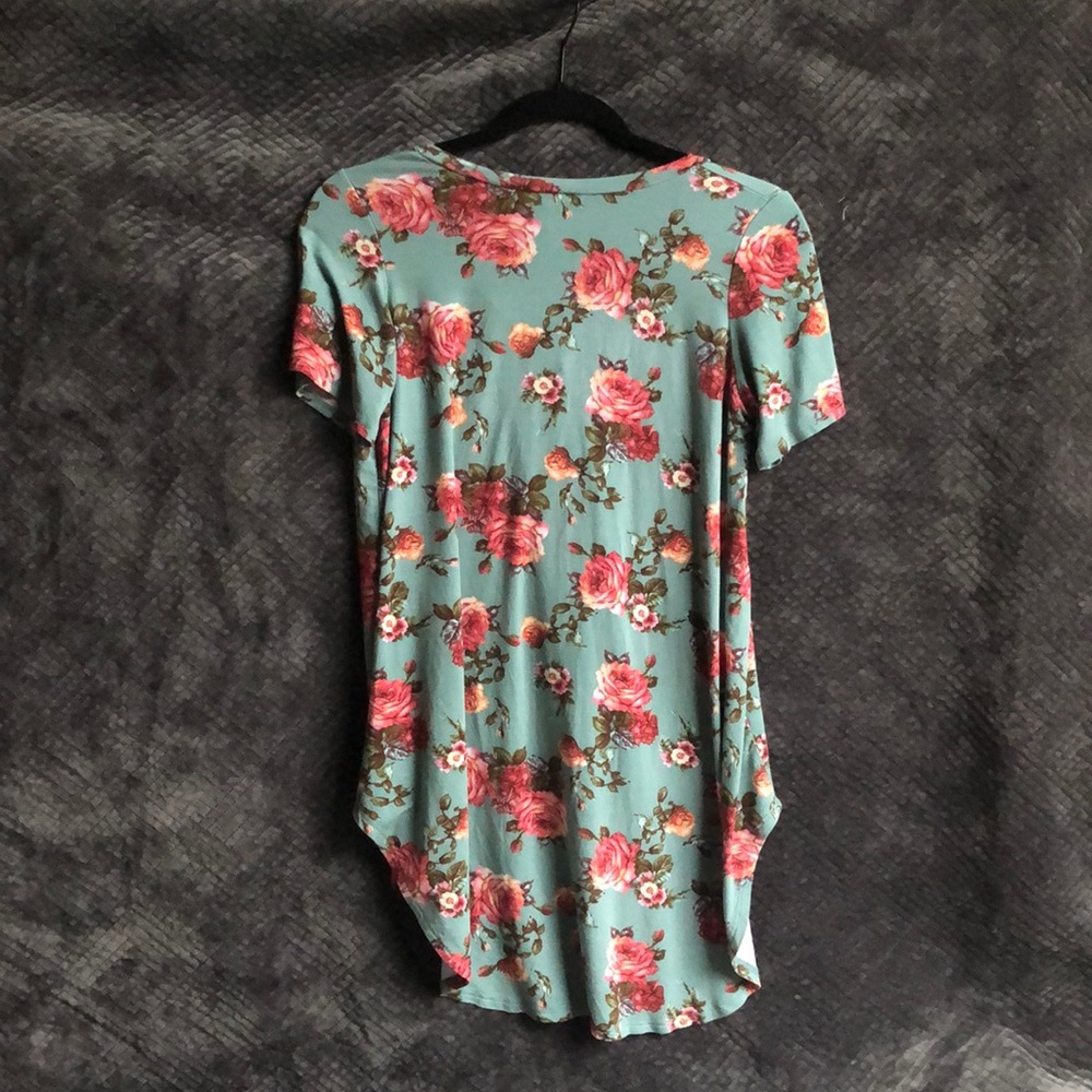 Mod Cloth High-Low Floral T-shirt! - Picture 3 of 4